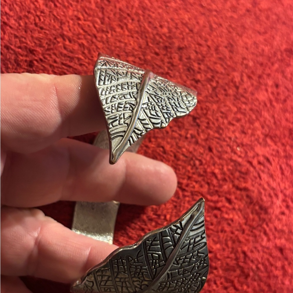 Silver Leaf Pattern Cuff Bracelet Spring Hinged 6… - image 2